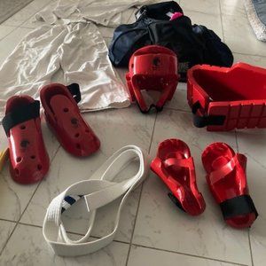 12-piece Karate Kit with protective pads and carry bag